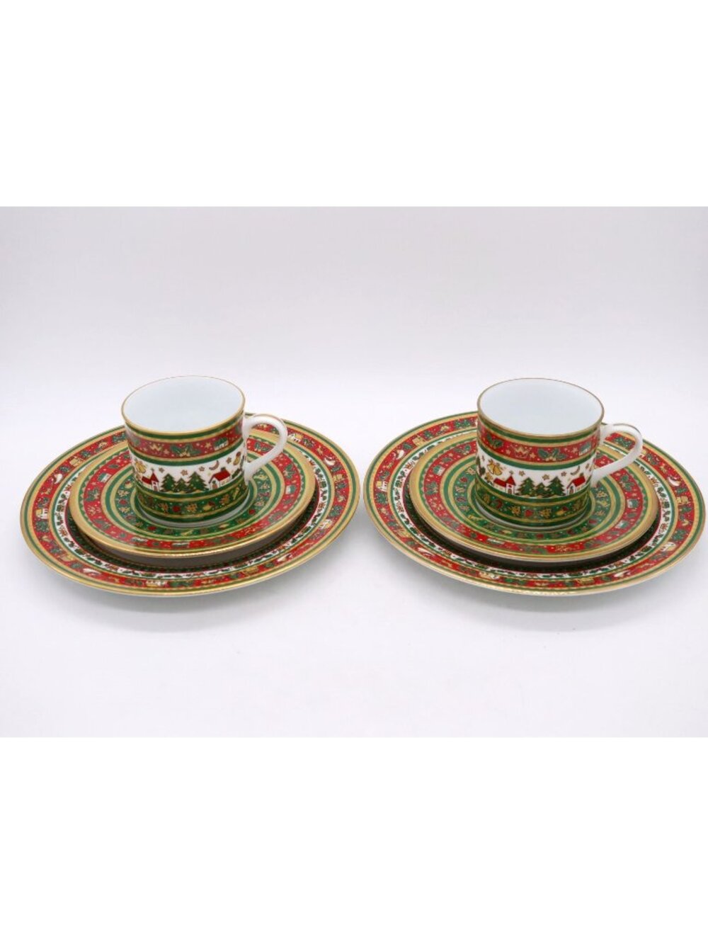 6 pc Set Maebata Japan MEB2 Christmas‎ 2 Desert Plates, 2 Cups, 2 Saucers